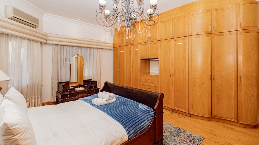 7 Bedroom Property for Sale in Plattekloof Western Cape